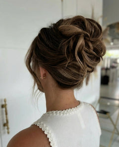 Moños - Moño Castaño con highlights rubias#color_mo-o-casta-o-con-highlights-rubias